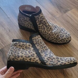 Naot 39 Women's Leopard Cheetah Tan Black Animal Print Ankle Boot